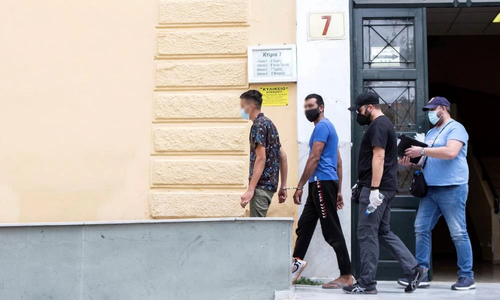 Επίθεση Πακιστανών σε λουόμενη: ''Τράβαγαν βίντεο και φωνάζανε''